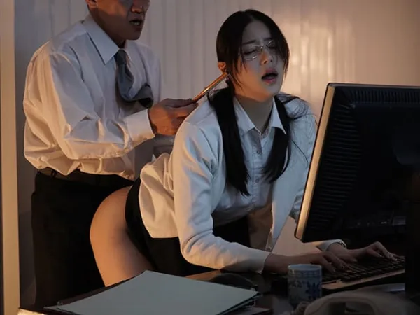 nangcuc jav Cô nhân viên thiếu thốn &quot;tình cảm&quot; và tên cấp trên già may mắn